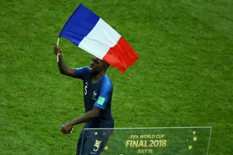 أومتيتي يعتذر لبلجيكا بعد 7 سنوات من هدف نصف نهائي كأس العالم 2018